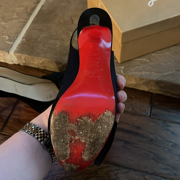 Christian Louboutin satin bow heels. Gorgeous. Size 40. - Picture 7 of 9